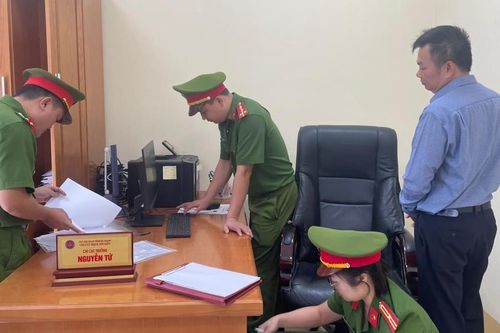Bắt chi cục trưởng hải quan ở Hà Giang