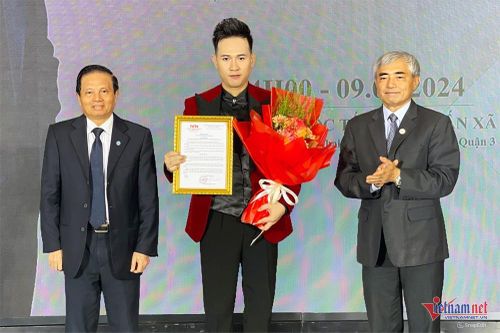 Ca sĩ Nguyên Vũ làm Viện phó Viện phát triển doanh nghiệp và tài năng Việt Nam