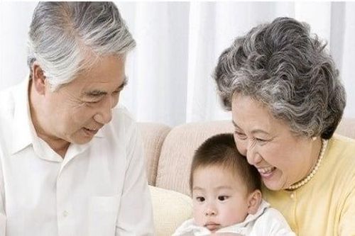 Ông bà được trả lương chăm cháu