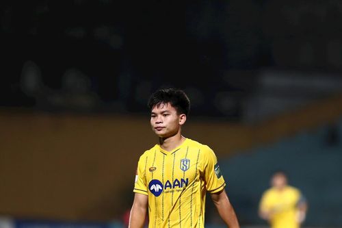 Hậu vệ Hồ Văn Cường: 'Được trở về thi đấu cho đội bóng quê hương là một niềm hạnh phúc'