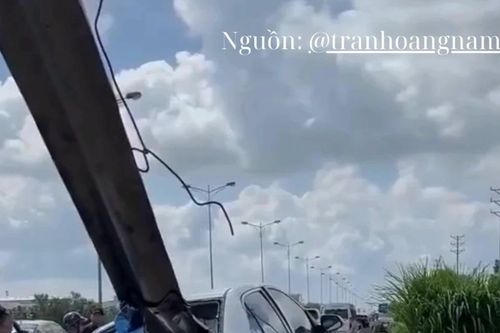 Hiện trường vụ thanh hộ lan đâm xuyên dọc xe ôtô đâm ở Hà Nam