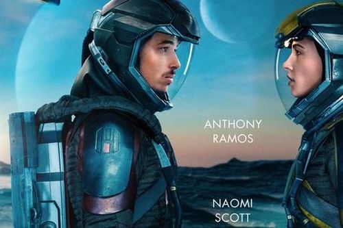 'Công chúa Disney' Naomi Scott hóa phi hành gia trong phim mới 'Tín hiệu vũ trụ'