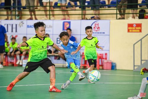 Những màn đụng độ 'nảy lửa' tại tứ kết lứa tuổi U8 Giải Bóng đá Nhi đồng Cup Báo Thanh Hóa lần thứ III - năm 2024