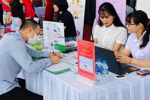 Doanh nghiệp tại Nghệ An chật vật tuyển công nhân, kỹ sư
