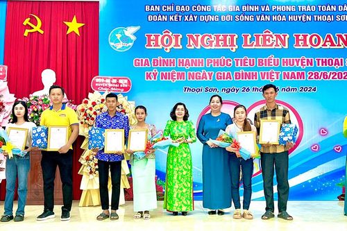 Thoại Sơn xây dựng gia đình hạnh phúc