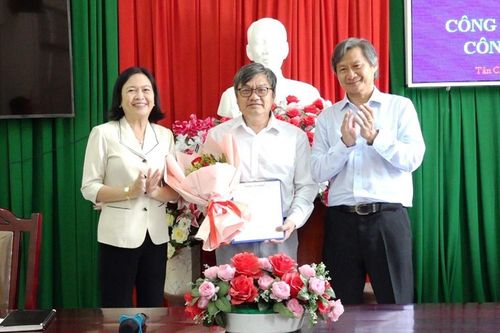 Công bố quyết định bổ nhiệm Phó Giám đốc Trung tâm Y tế TX. Tân Châu