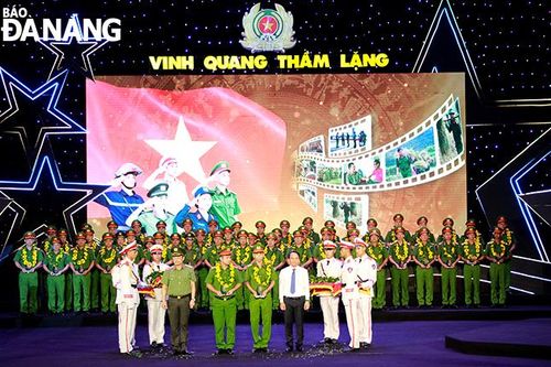 Vinh danh 79 chiến sĩ công an xã tiêu biểu