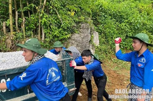 25 sinh viên Trường Đại học xây dựng tham gia tình nguyện hè tại Chi Lăng