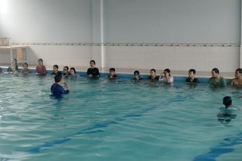 Cát Tiên: Tổ chức dạy bơi, phòng tránh đuối nước cho trẻ em trong dịp hè