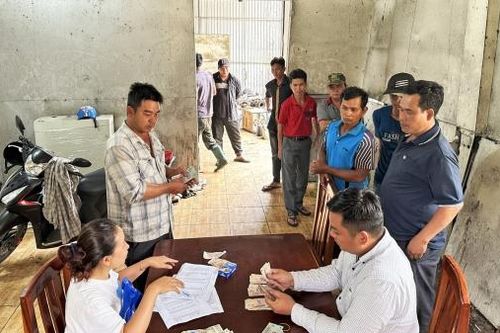 Công nhân Nhà máy xử lý rác Bảo Lộc đã được trả một phần lương