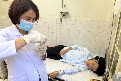 Một công nhân bị sốt rét sau khi trở về từ châu Phi