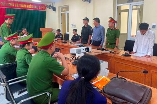 Bắt Chi cục trưởng Chi cục Hải Quan cửa khẩu Xín Mần