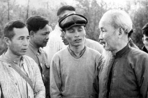 Bài 2: Dựa vào Nhân dân để 'sửa chữa cán bộ và tổ chức ta'