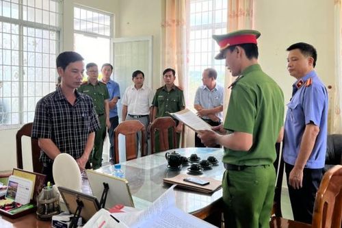 Chủ tịch xã rút ruột 2,2 tỷ tiền xây dựng nông thôn mới