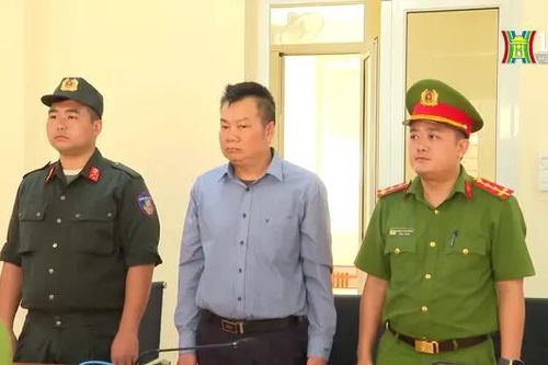 Bắt tạm giam Chi cục trưởng Hải quan cửa khẩu Xín Mần
