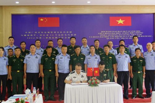 Hội đàm giữa 12 đồn biên phòng tỉnh Cao Bằng, Hà Giang (Việt Nam) với Chi đội Quản lý biên giới Bách Sắc (Trung Quốc)