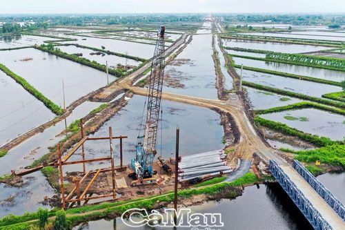 Trên công trường cao tốc Cà Mau