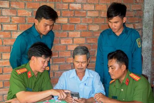 Lúc dân cần, dân khó... có công an