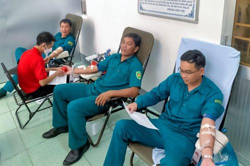 Chỉ huy trẻ gương mẫu, tận tụy