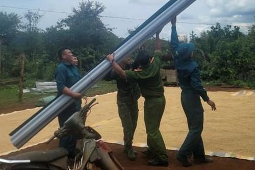 Đắk Nông: Lực lượng Công an hỗ trợ người dân khắc phục hậu quả thiên tai