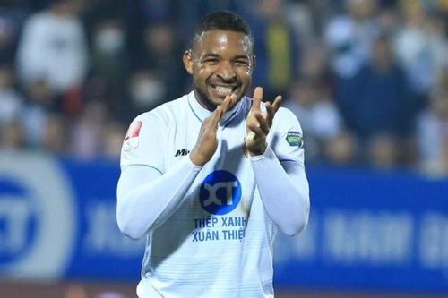 Kỷ lục gia Rafaelson nhận 4 giải thưởng V.League