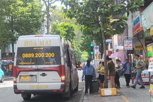 Tái diễn xe hợp đồng lách luật chạy như xe tuyến cố định tại TP Hồ Chí Minh