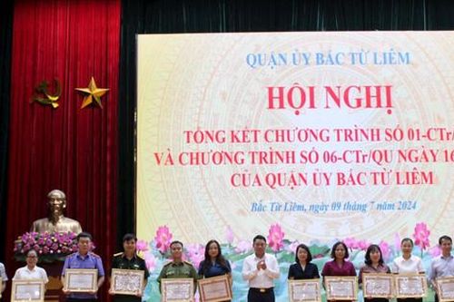 Chú trọng xây dựng đội ngũ cán bộ, đảng viên thực sự tiên phong, gương mẫu