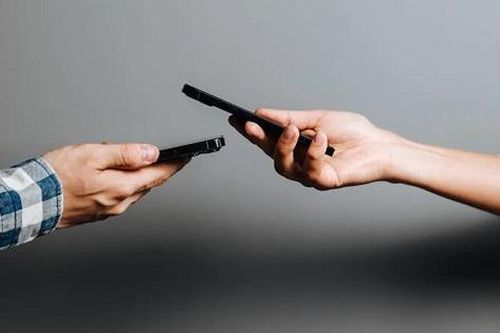 Đến cơ quan công an trả lại 500 triệu đồng cho người chuyển khoản nhầm
