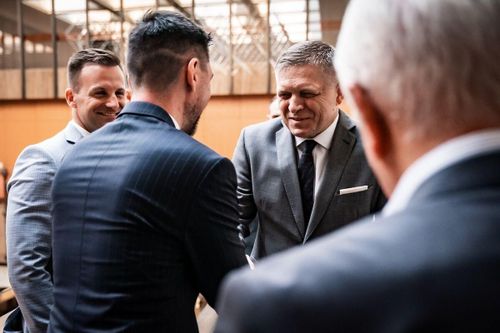Lần đầu tiên Thủ tướng Slovakia họp nội các sau vụ ám sát