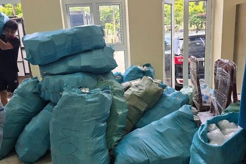 Khởi tố nhóm đối tượng sản xuất, kinh doanh thuốc nam giả