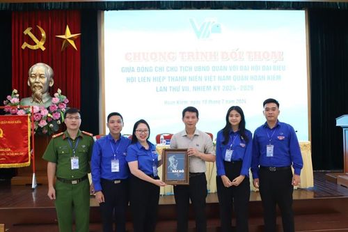 Chủ tịch UBND quận Hoàn Kiếm đối thoại với thanh niên