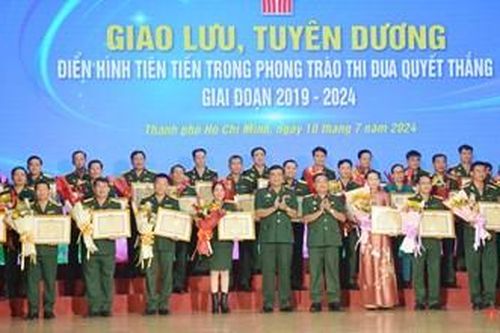 Quân khu 7 giao lưu, tuyên dương điển hình trong Phong trào Thi đua Quyết thắng