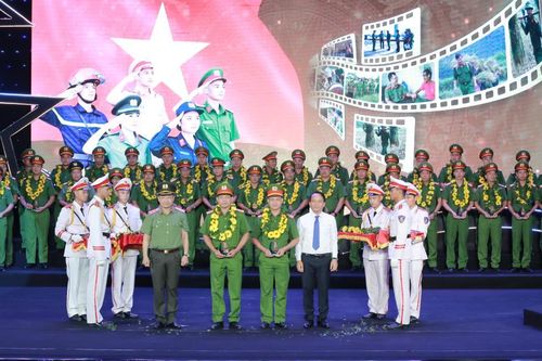 Tôn vinh 79 tấm gương tiêu biểu của 37 tỉnh thành trọng điểm về ANTT