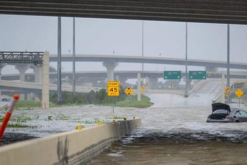 Bão Beryl hoành hành ở Texas, 8 người thiệt mạng