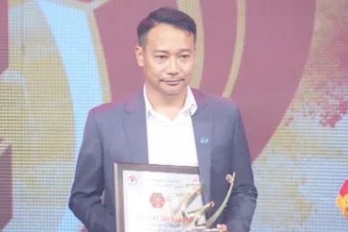 HLV Vũ Hồng Việt hay nhất V-League 2023/2024