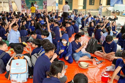 'Thả' chuồn chuồn tre 'bay' khắp thế giới