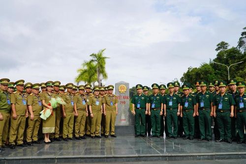 Đội ngũ sĩ quan trẻ không ngừng chăm lo, vun đắp tình hữu nghị vĩ đại, đoàn kết đặc biệt, hợp tác toàn diện Việt Nam - Lào