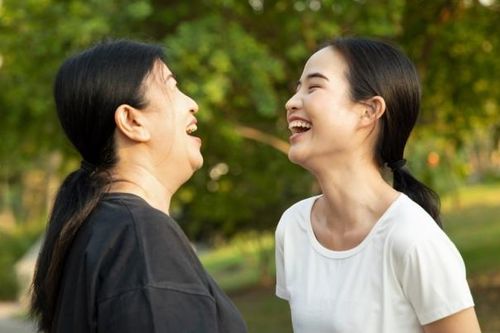 Một tỉnh ở Nhật Bản ra luật yêu cầu người dân cười hàng ngày