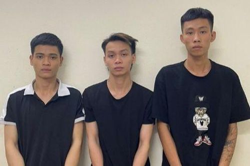 Nhóm thanh niên đánh người đi đường vì thấy 'ngứa mắt'