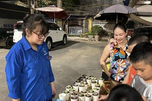 Đổi rác lấy cây xanh