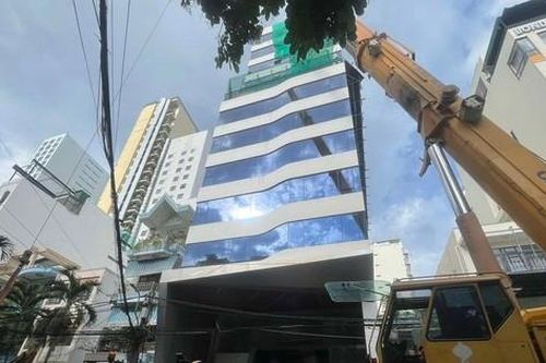 Cưỡng chế khách sạn xây vượt 5 tầng giữa trung tâm Nha Trang