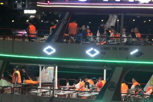 Mấy chục du thuyền trên sông Hàn không còn một vé xem pháo hoa đêm chung kết