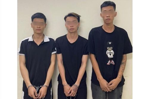 Đánh người đi đường vì thấy… 'ngứa mắt'