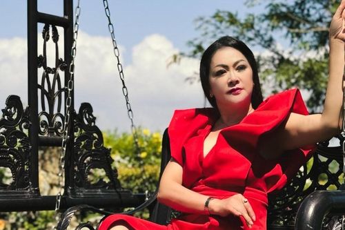 'Hoa hậu Bolero' Như Quỳnh tuổi 54 vẫn giữ được vẻ ngoài quyến rũ