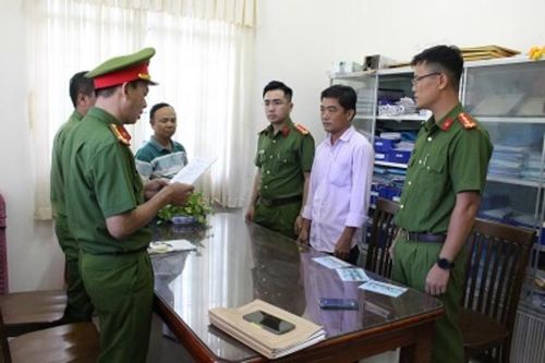 Bắt tạm giam đối tượng tự lập 27 ủy nhiệm chi để tham ô hơn 1,9 tỉ đồng