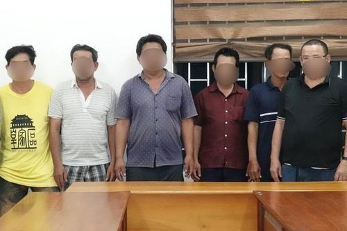 Bắt quả tang các đối tượng cá độ mùa bóng đá tại quán cà phê