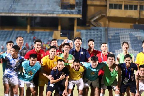 Tiền đạo ĐT Việt Nam chấn thương nặng; Lịch sử đối đầu của Hà Lan với Anh trước bán kết
