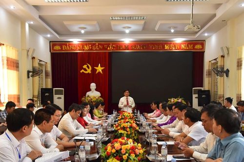 'Nóng' vấn đề nước sạch, xử lý rác thải nông thôn