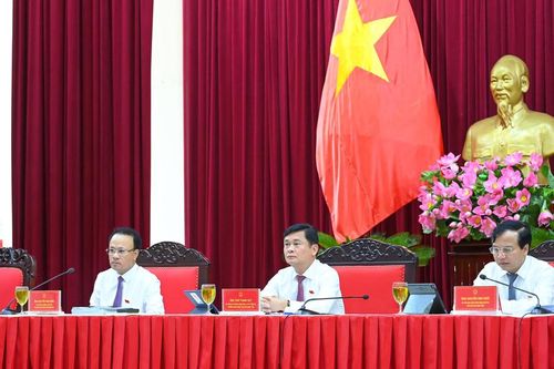 Kỳ họp thứ 21, HĐND tỉnh Nghệ An khóa XVIII tiến hành thảo luận tại hội trường