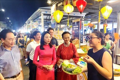 Khai mạc Lễ hội ẩm thực và âm nhạc quốc tế tại Quảng Bình